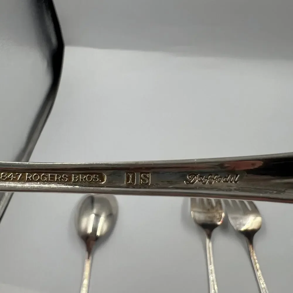 Vintage American Rogers Premier Stainless Flatware Set‎ Chapel Hill 28 Pieces